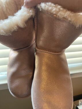 Cozy pink Metallic Boots with Faux Fur Lining